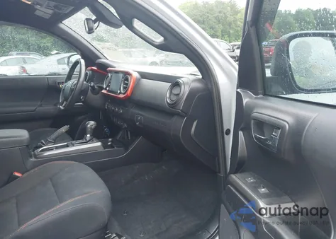 2020 Toyota Tacoma Trd Off-Road z USA, uszkodzony, nr VIN 3TMCZ5AN0LM339479